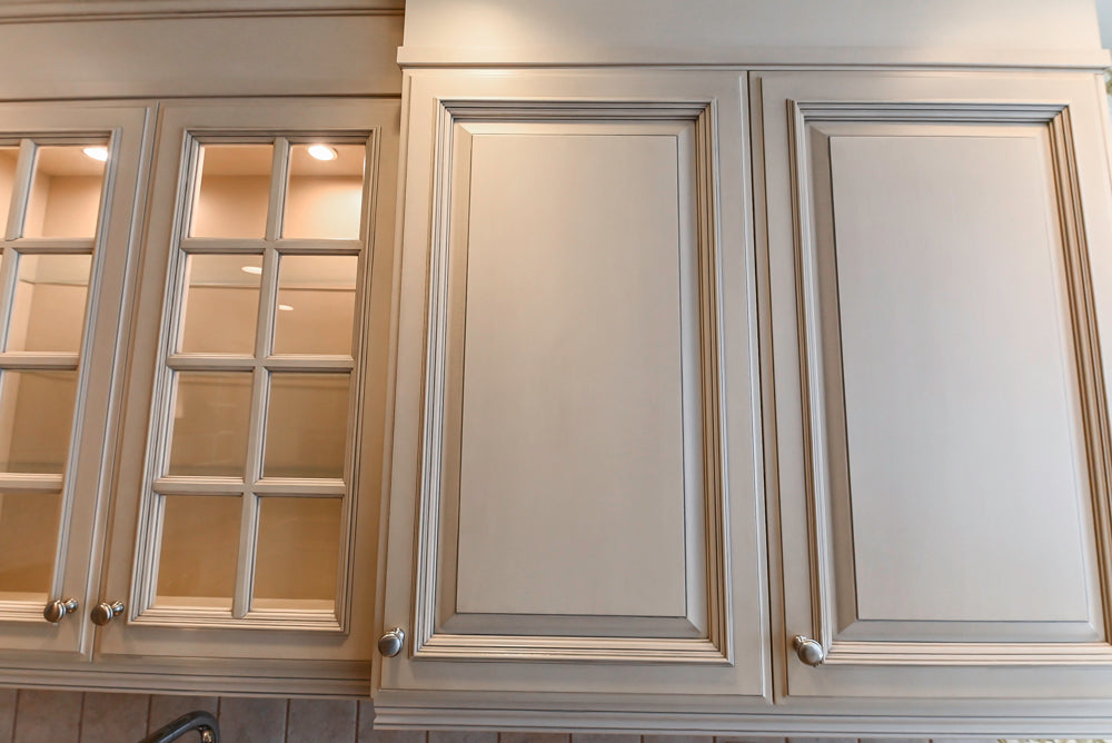 Seimatic Traditional Light Beige Kitchen with Island, Granite Countertops and Appliances