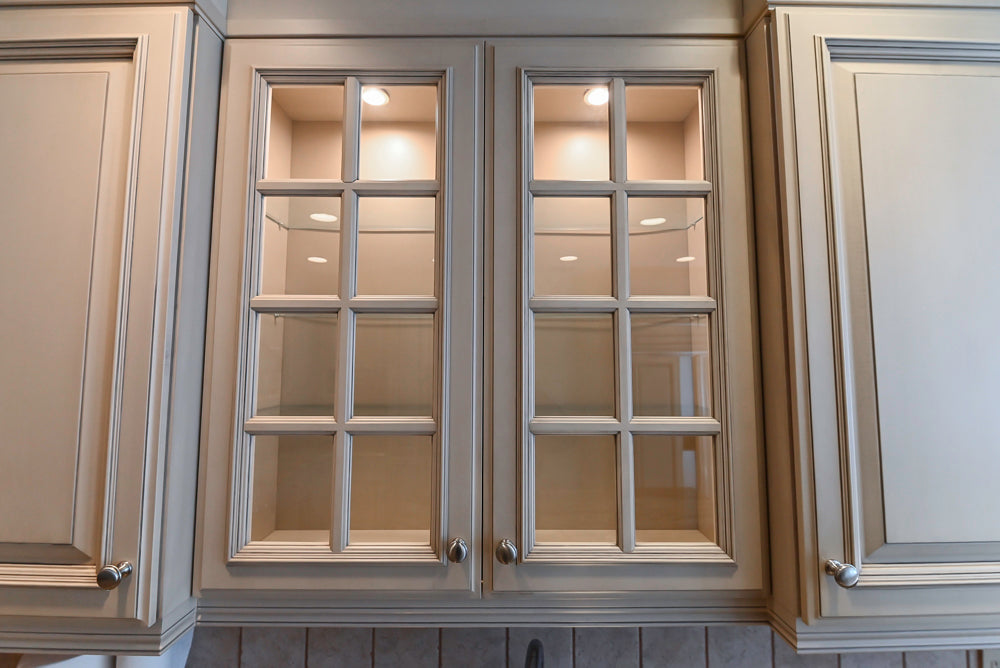 Seimatic Traditional Light Beige Kitchen with Island, Granite Countertops and Appliances