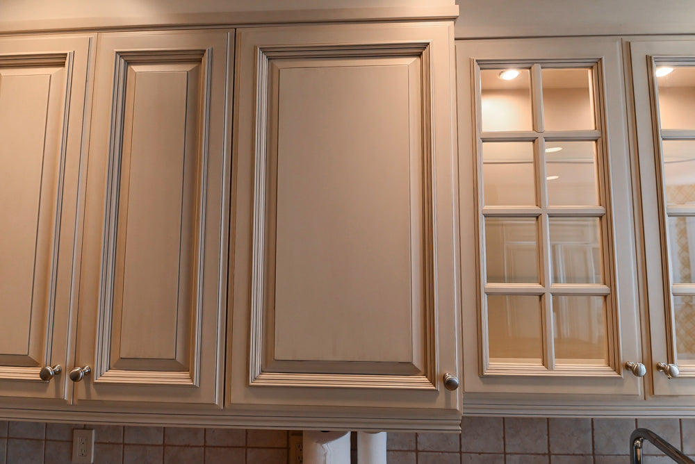 Seimatic Traditional Light Beige Kitchen with Island, Granite Countertops and Appliances