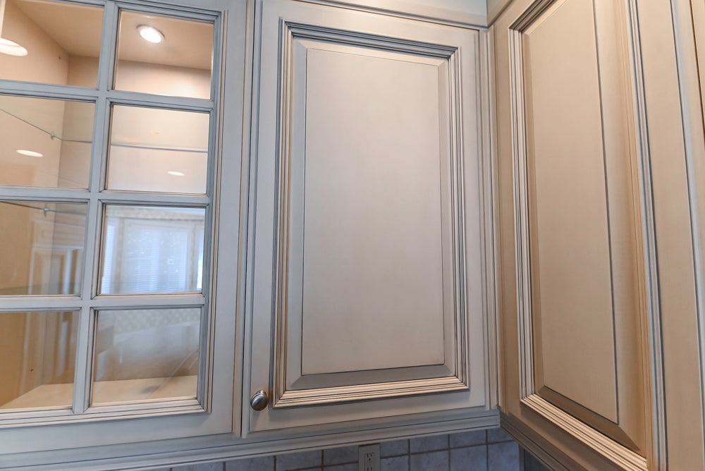 Seimatic Traditional Light Beige Kitchen with Island, Granite Countertops and Appliances