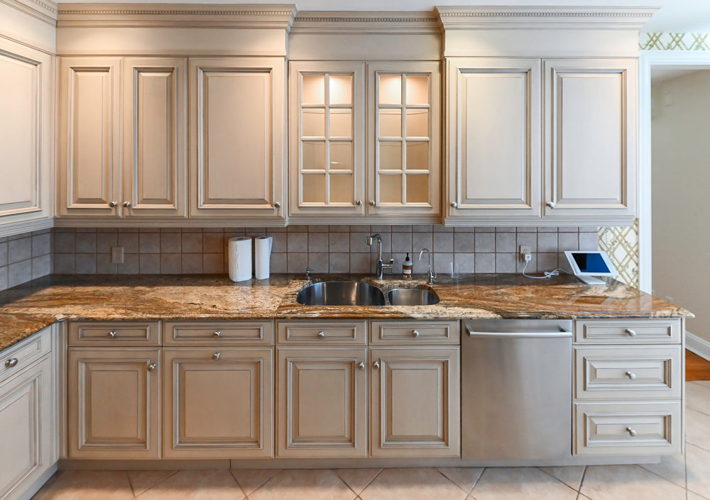 Seimatic Traditional Light Beige Kitchen with Island, Granite Countertops and Appliances