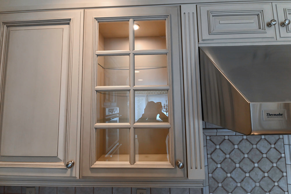 Seimatic Traditional Light Beige Kitchen with Island, Granite Countertops and Appliances