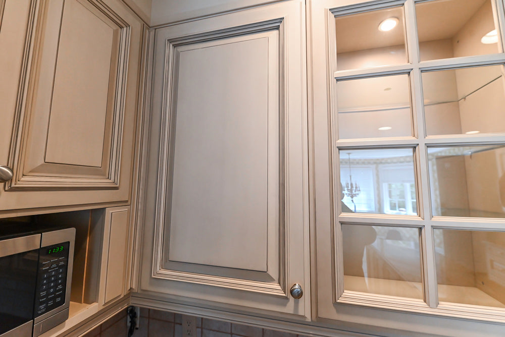 Seimatic Traditional Light Beige Kitchen with Island, Granite Countertops and Appliances