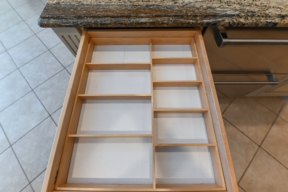 Seimatic Traditional Light Beige Kitchen with Island, Granite Countertops and Appliances