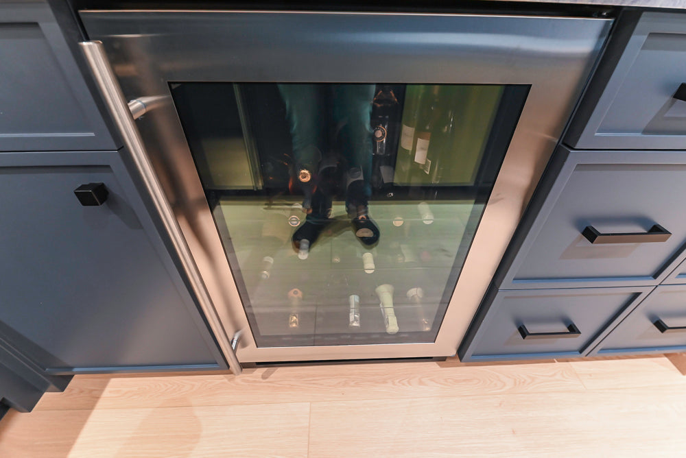 Rein & Jac Transitional Navy & Natural Wood Toned U-Shaped Bar with Marble Countertops, Sink and Faucet