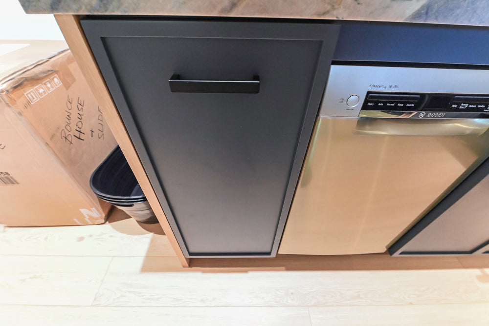 Rein & Jac Transitional Navy & Natural Wood Toned U-Shaped Bar with Marble Countertops, Sink and Faucet