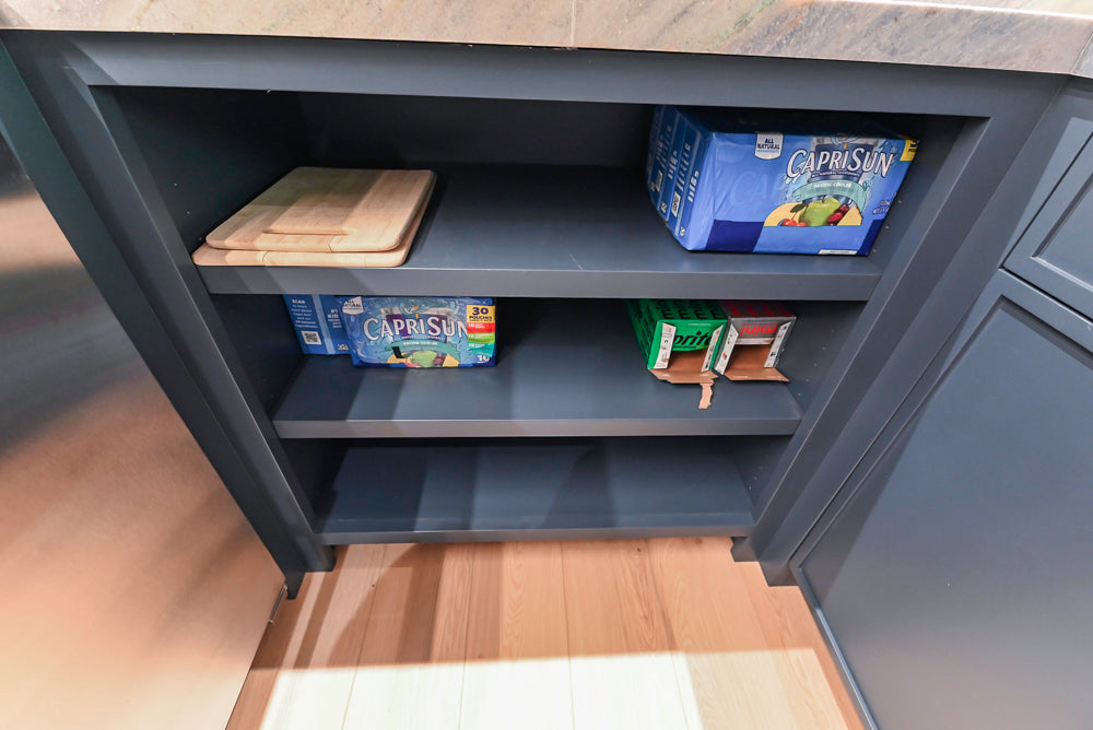 Rein & Jac Transitional Navy & Natural Wood Toned U-Shaped Bar with Marble Countertops, Sink and Faucet