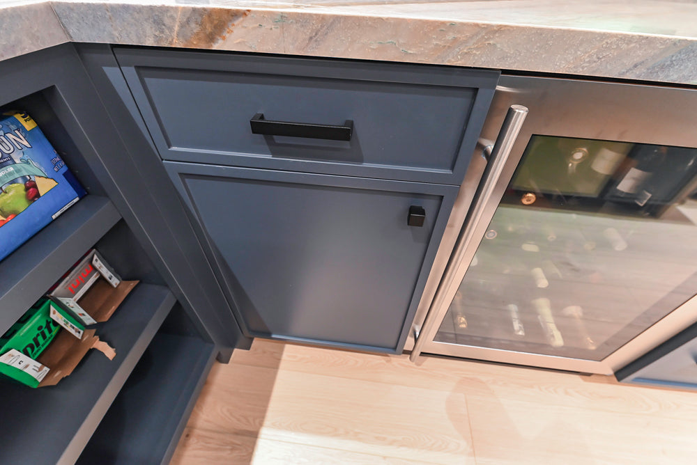 Rein & Jac Transitional Navy & Natural Wood Toned U-Shaped Bar with Marble Countertops, Sink and Faucet