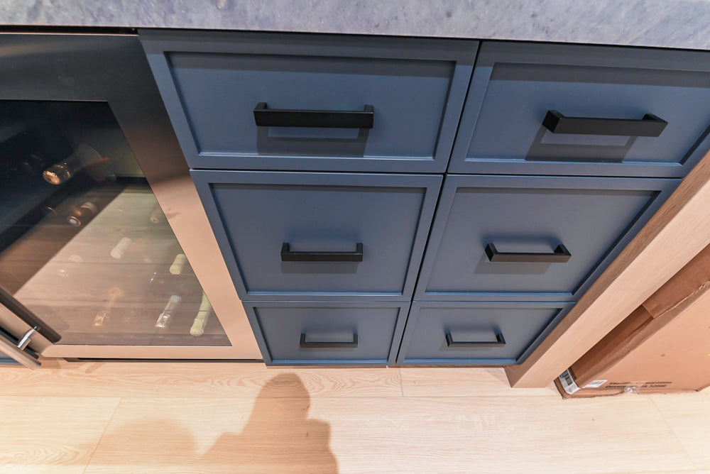 Rein & Jac Transitional Navy & Natural Wood Toned U-Shaped Bar with Marble Countertops, Sink and Faucet