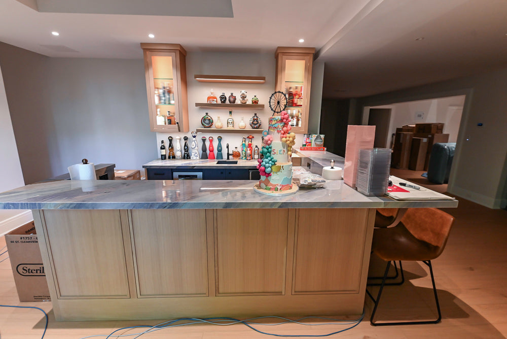 Rein & Jac Transitional Navy & Natural Wood Toned U-Shaped Bar with Marble Countertops, Sink and Faucet