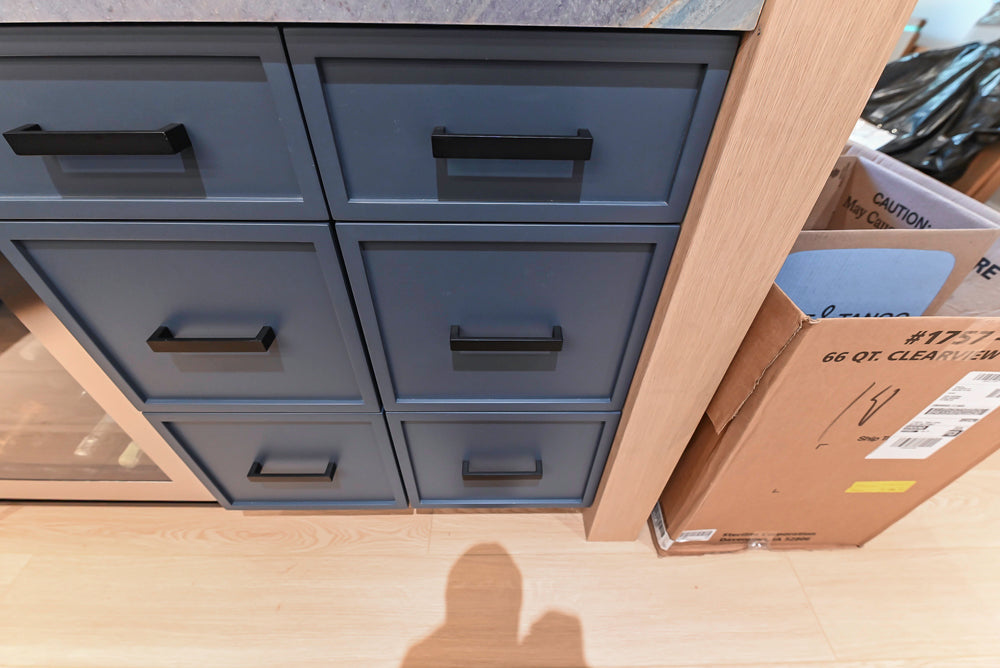 Rein & Jac Transitional Navy & Natural Wood Toned U-Shaped Bar with Marble Countertops, Sink and Faucet