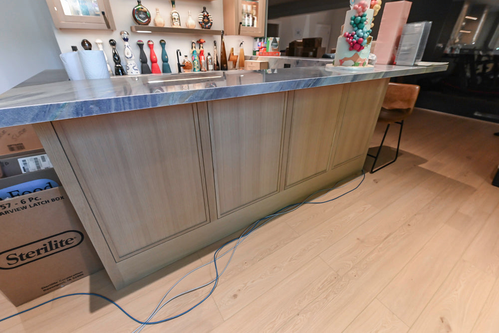 Rein & Jac Transitional Navy & Natural Wood Toned U-Shaped Bar with Marble Countertops, Sink and Faucet