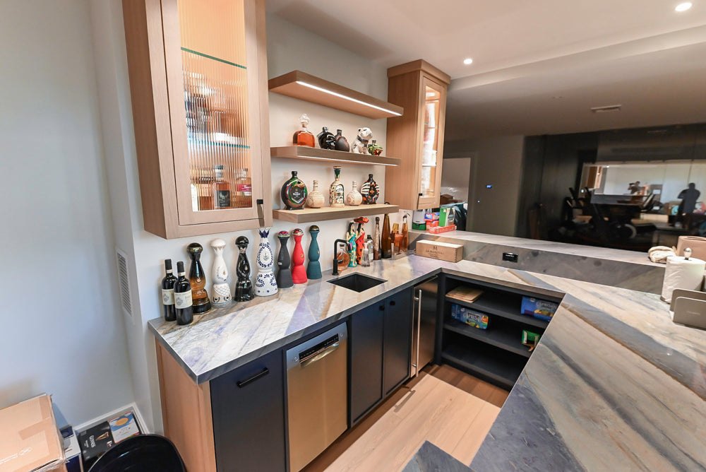 Rein & Jac Transitional Navy & Natural Wood Toned U-Shaped Bar with Marble Countertops, Sink and Faucet