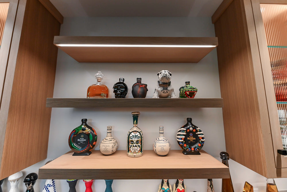 Rein & Jac Transitional Navy & Natural Wood Toned U-Shaped Bar with Marble Countertops, Sink and Faucet