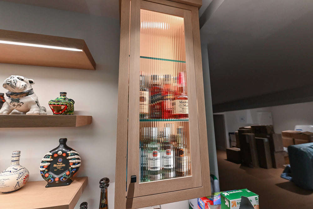 Rein & Jac Transitional Navy & Natural Wood Toned U-Shaped Bar with Marble Countertops, Sink and Faucet