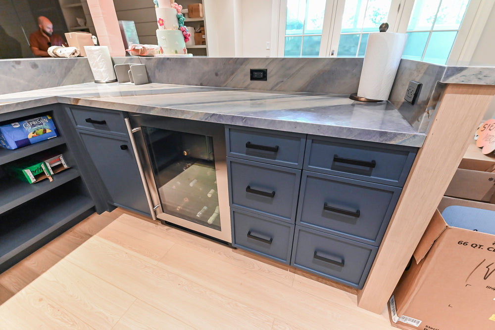 Rein & Jac Transitional Navy & Natural Wood Toned U-Shaped Bar with Marble Countertops, Sink and Faucet