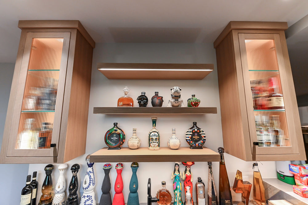 Rein & Jac Transitional Navy & Natural Wood Toned U-Shaped Bar with Marble Countertops, Sink and Faucet