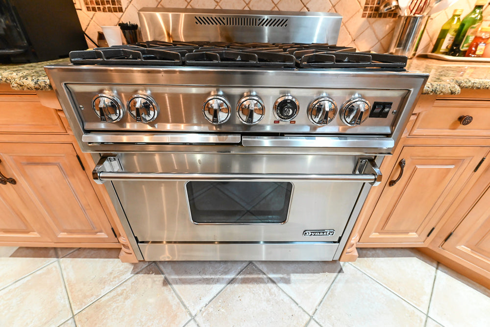 Quality Custom Traditional Natural Wooden Kitchen with Island and Appliances