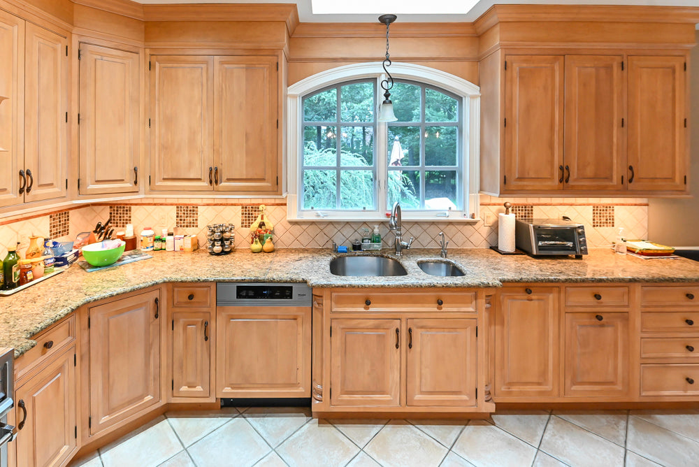 Quality Custom Traditional Natural Wooden Kitchen with Island and Appliances