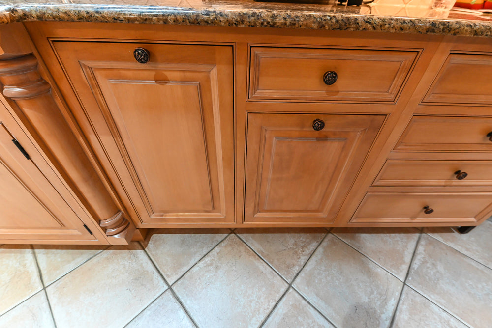 Quality Custom Traditional Natural Wooden Kitchen with Island and Appliances