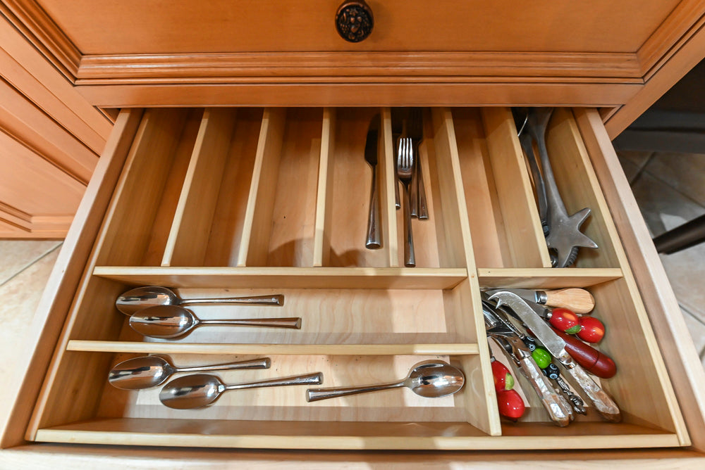 Quality Custom Traditional Natural Wooden Kitchen with Island and Appliances
