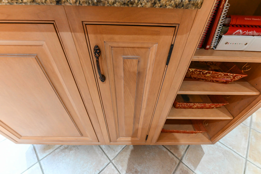 Quality Custom Traditional Natural Wooden Kitchen with Island and Appliances
