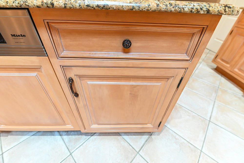 Quality Custom Traditional Natural Wooden Kitchen with Island and Appliances