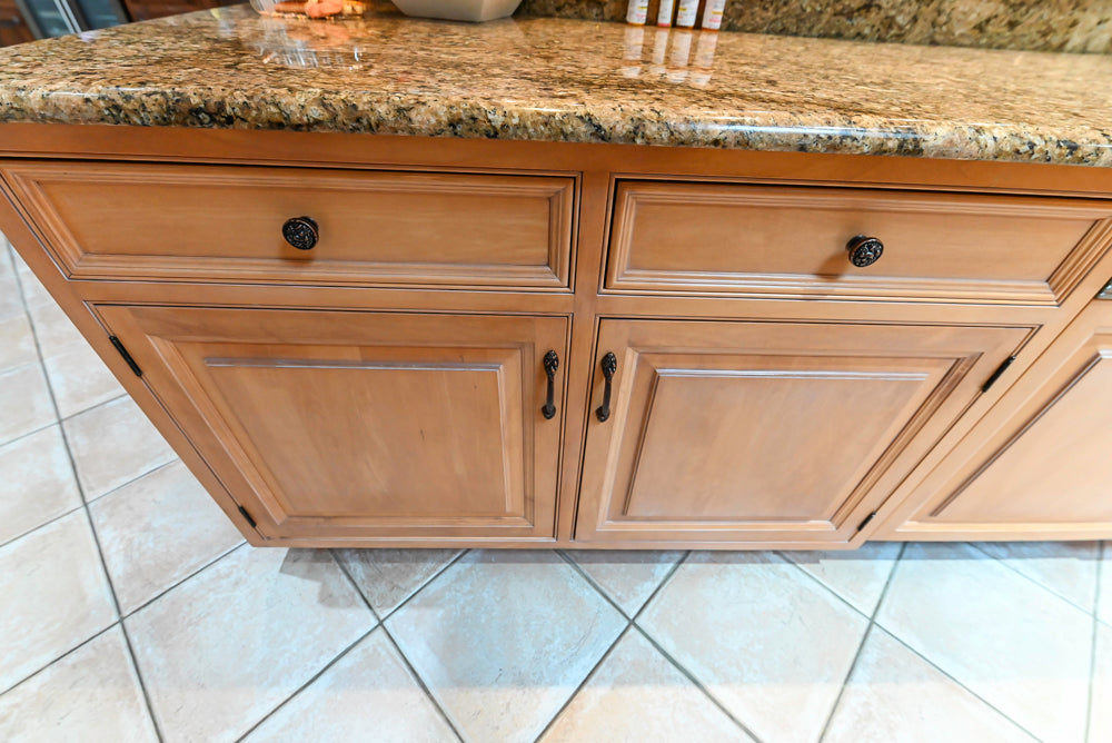 Quality Custom Traditional Natural Wooden Kitchen with Island and Appliances