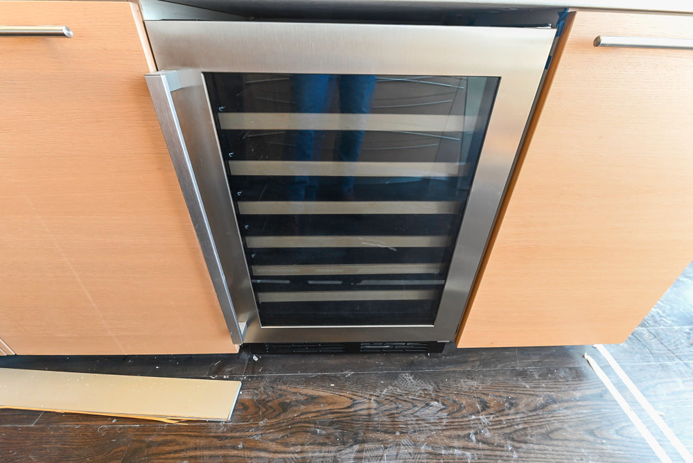 Poggenpohl Modern Light Wood Veneer Kitchen with White Marble Countertops and Appliances