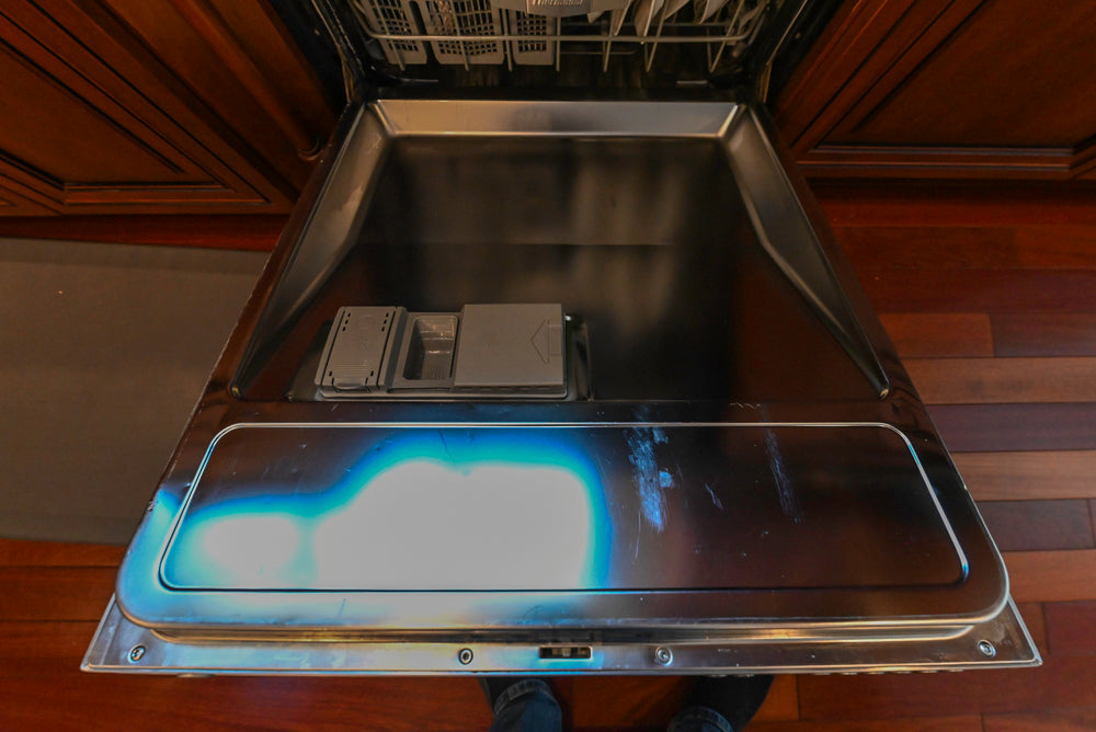 Pennville Traditional Wooden Kitchen with Granite Countertops and Thermador Appliances