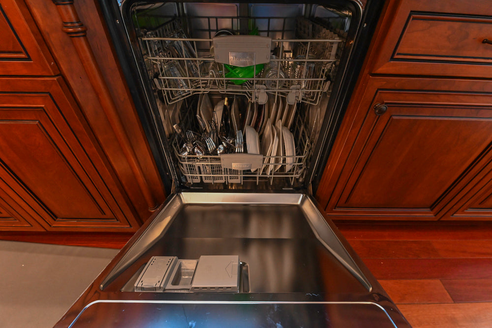 Pennville Traditional Wooden Kitchen with Granite Countertops and Thermador Appliances