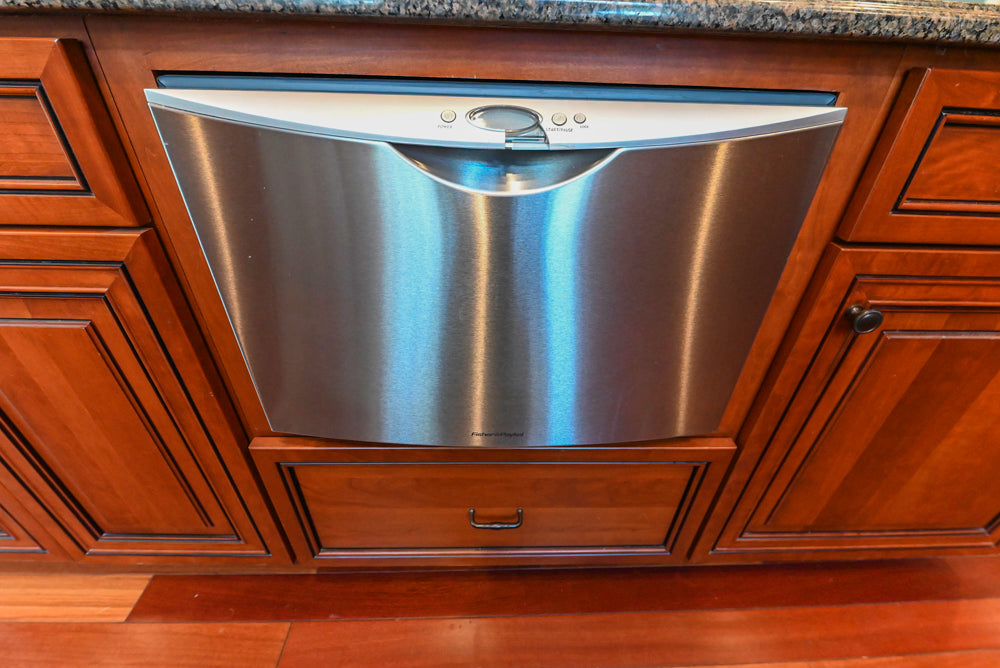 Pennville Traditional Wooden Kitchen with Granite Countertops and Thermador Appliances