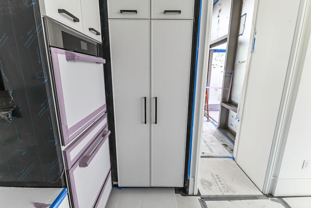 Smallbone Transitional White Kitchen with Island and Quartzite Countertops