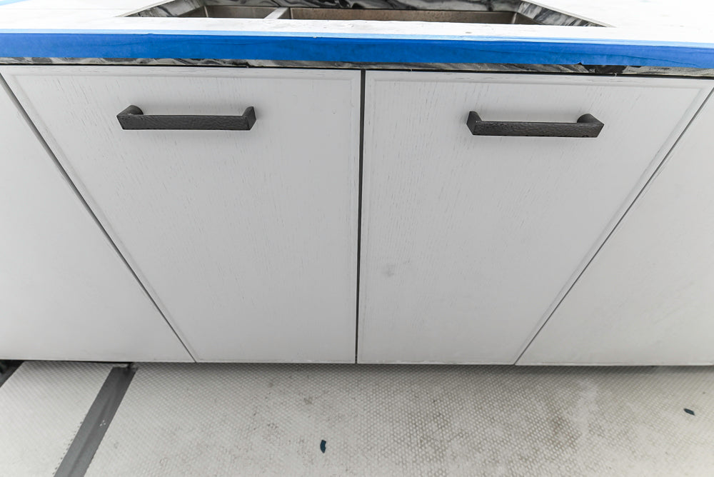Smallbone Transitional White Kitchen with Island and Quartzite Countertops