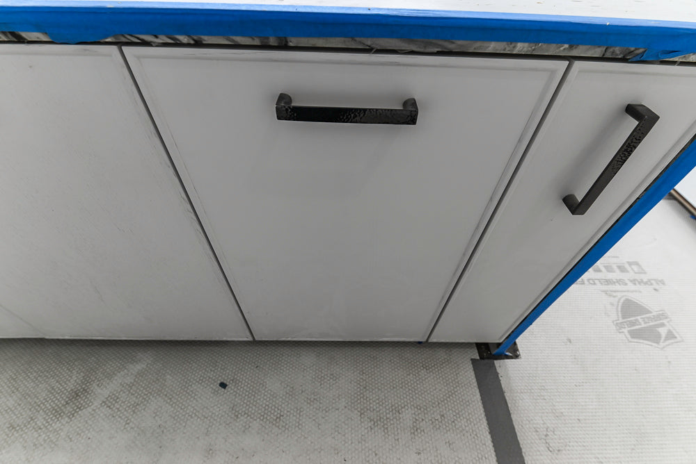 Smallbone Transitional White Kitchen with Island and Quartzite Countertops