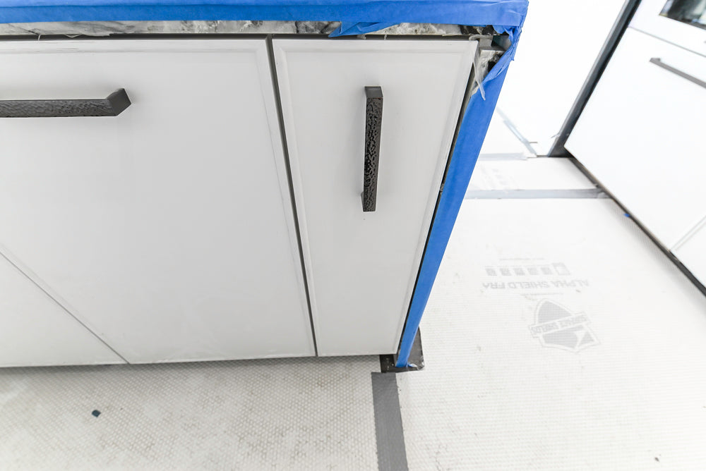 Smallbone Transitional White Kitchen with Island and Quartzite Countertops