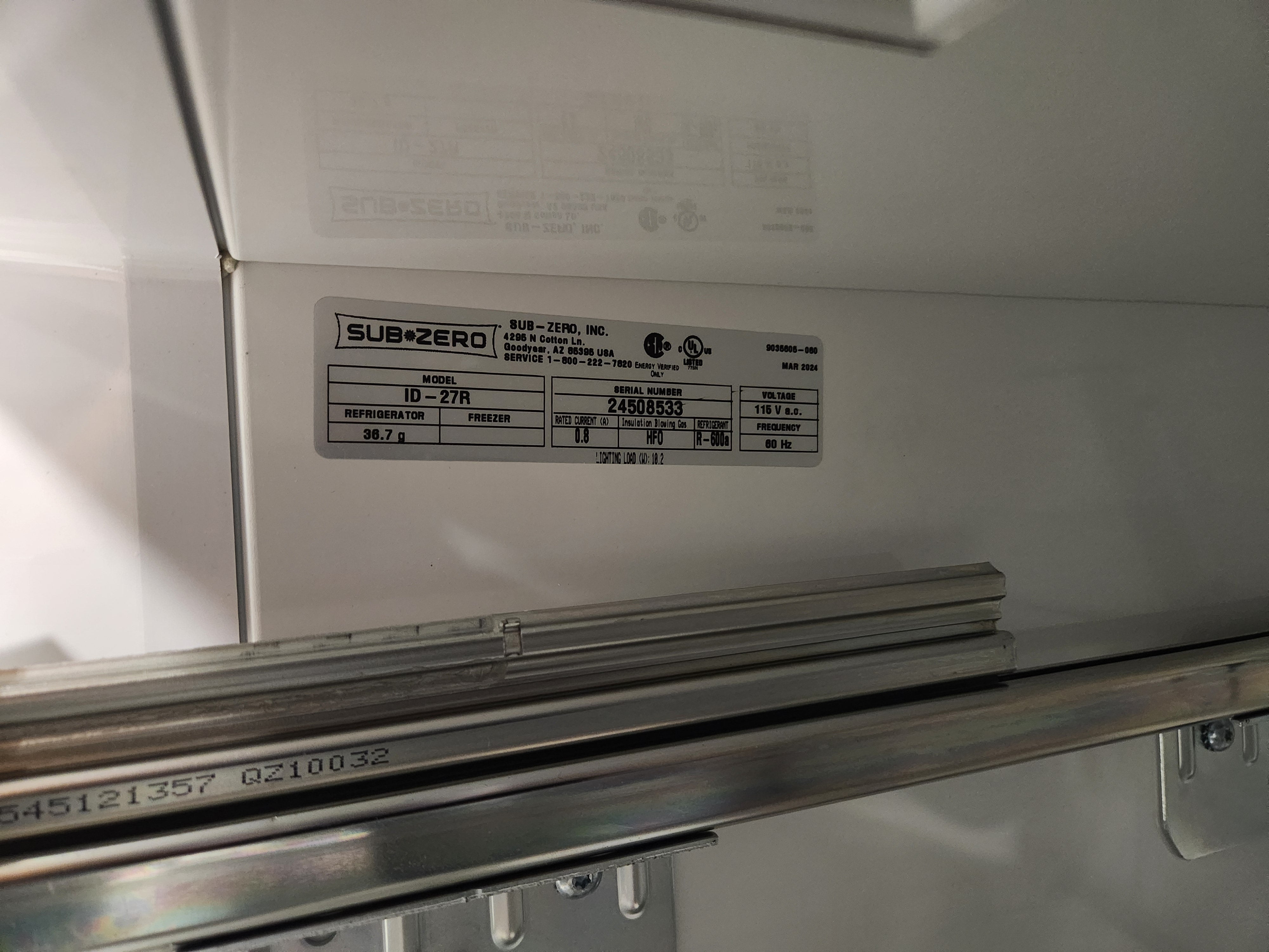 Sub-Zero ID-27R 27" Panel Ready Undercounter Refrigerator Drawers