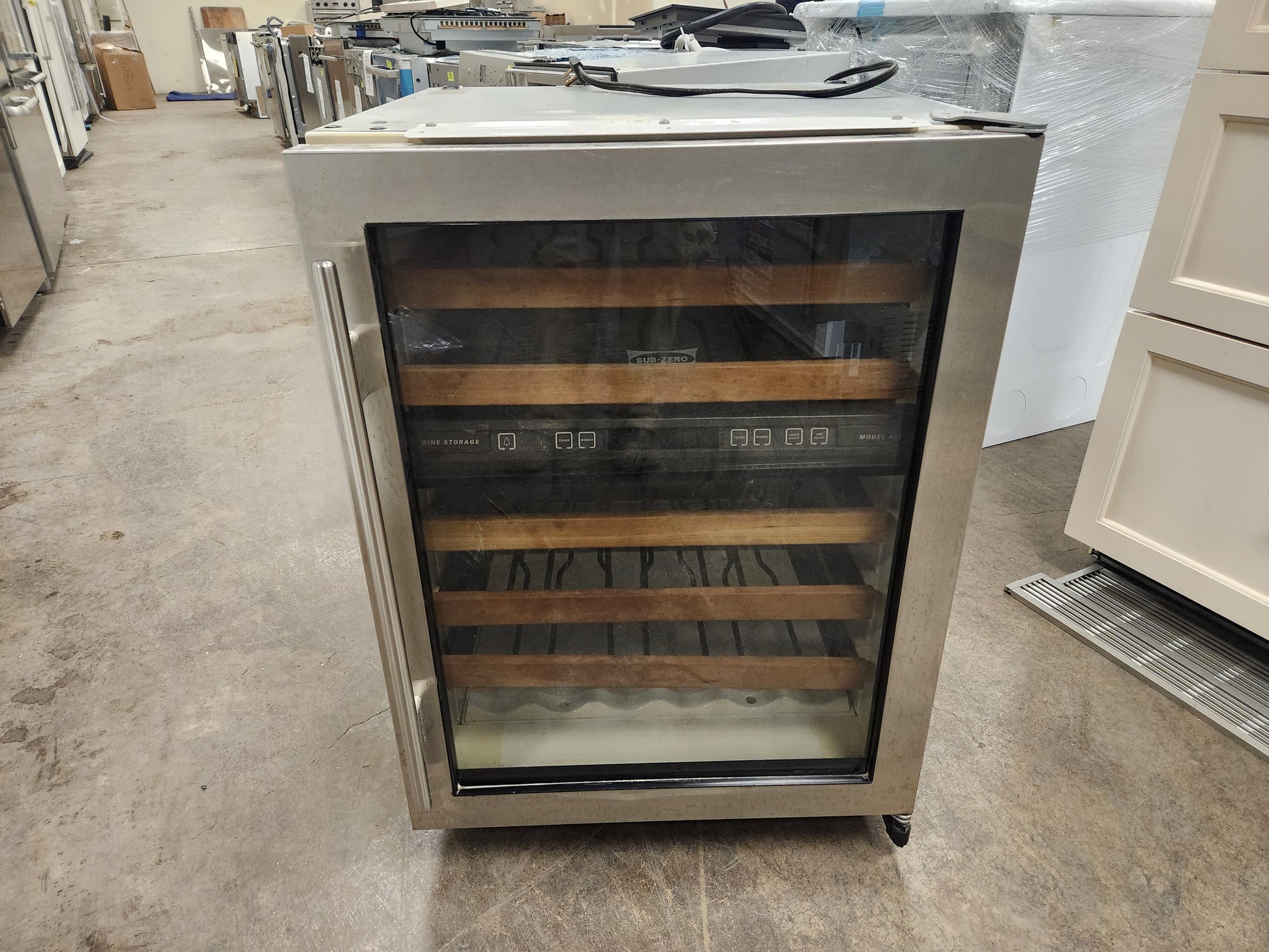 Sub-Zero 424G/S 24" Stainless Steel Undercounter Wine Cooler