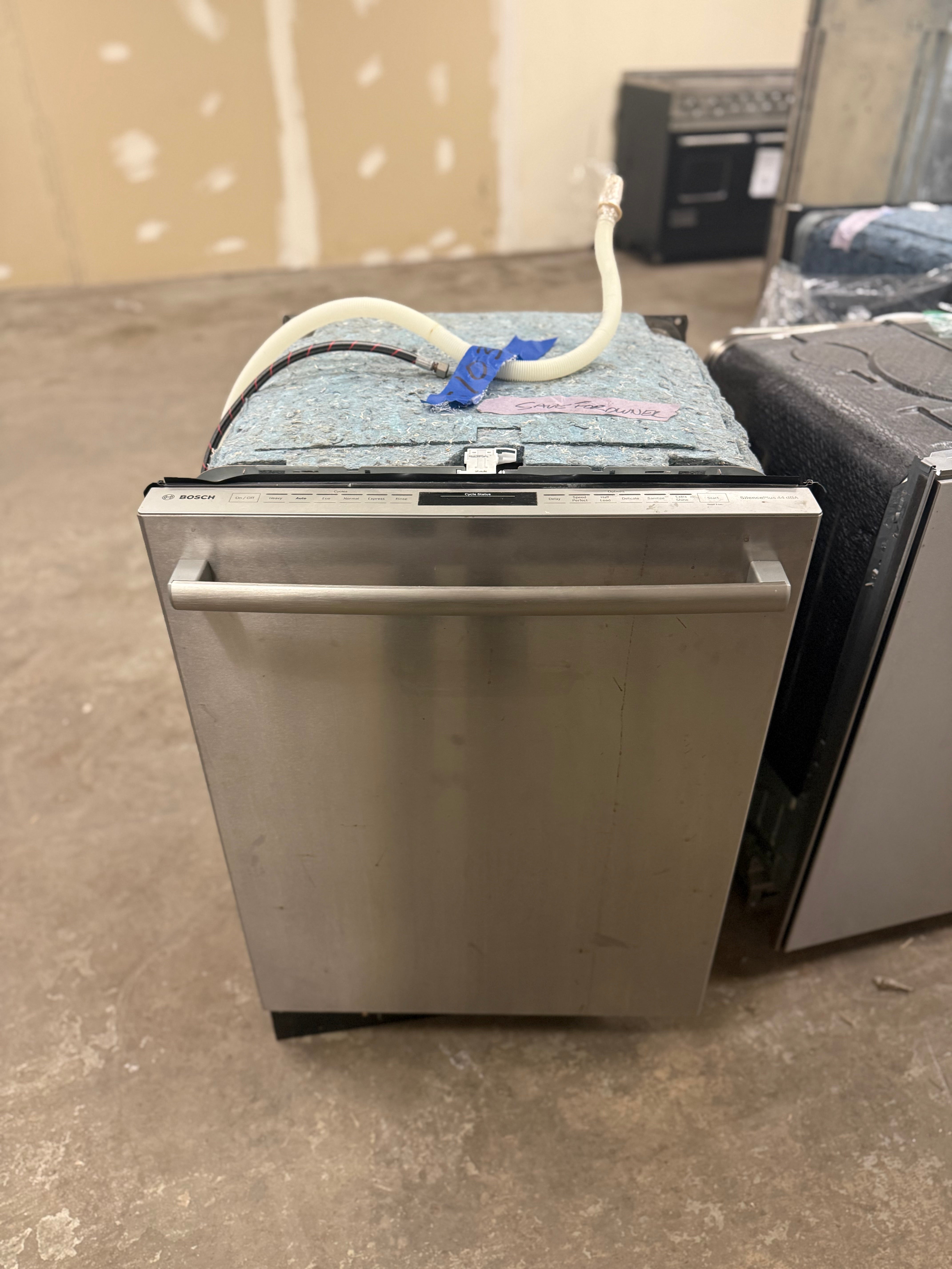 Bosch SHX68TL5UC 24" Stainless Steel Dishwasher, Pre-Owned
