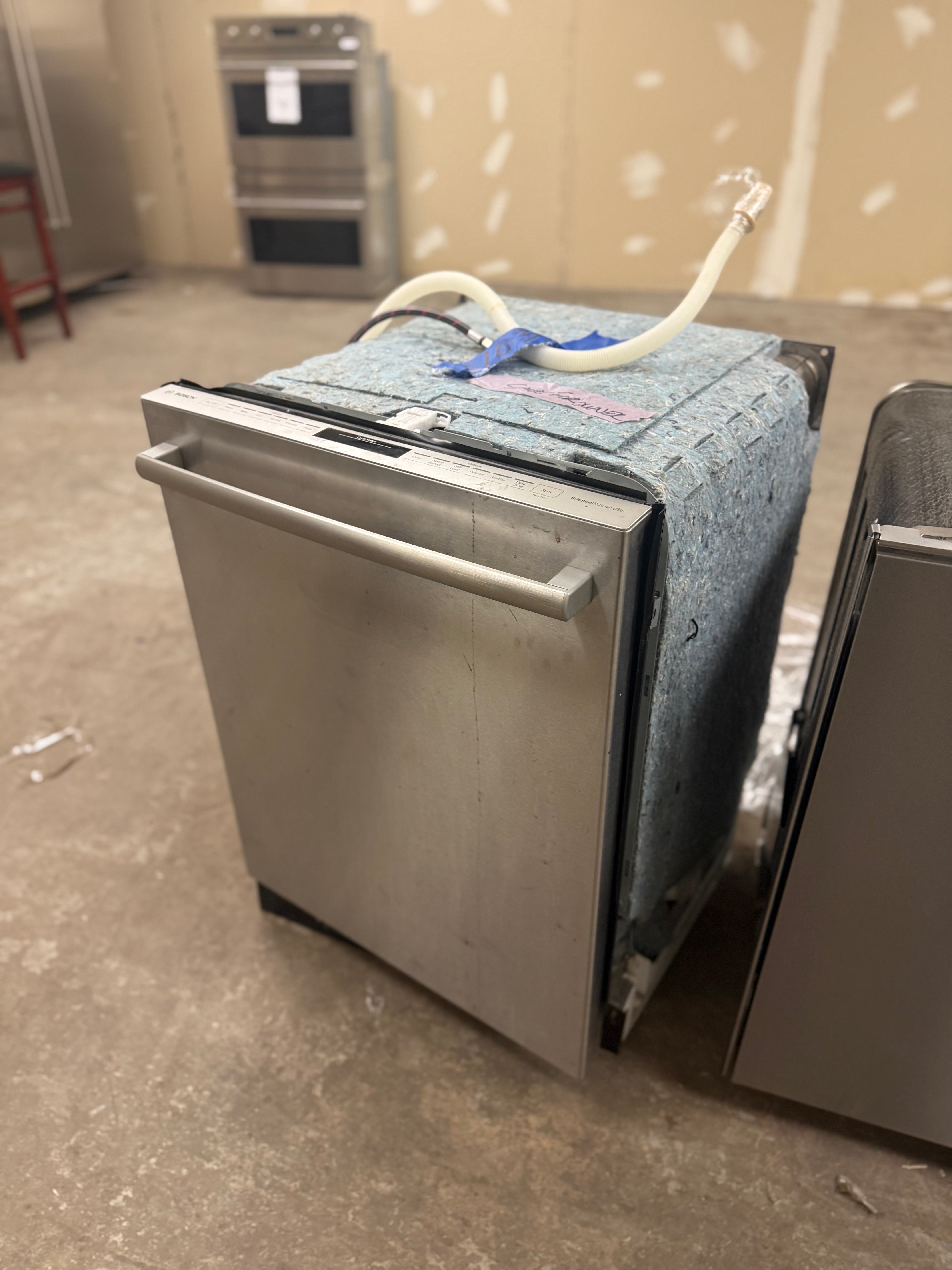 Bosch SHX68TL5UC 24" Stainless Steel Dishwasher, Pre-Owned