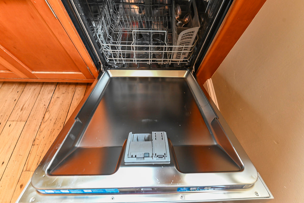 ÒThe DavenportÓ Traditional Wooden Kitchen with Island and 48" Sub-Zero Refrigerator