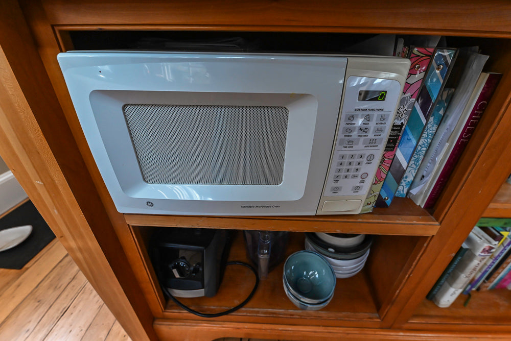 ÒThe DavenportÓ Traditional Wooden Kitchen with Island and 48" Sub-Zero Refrigerator