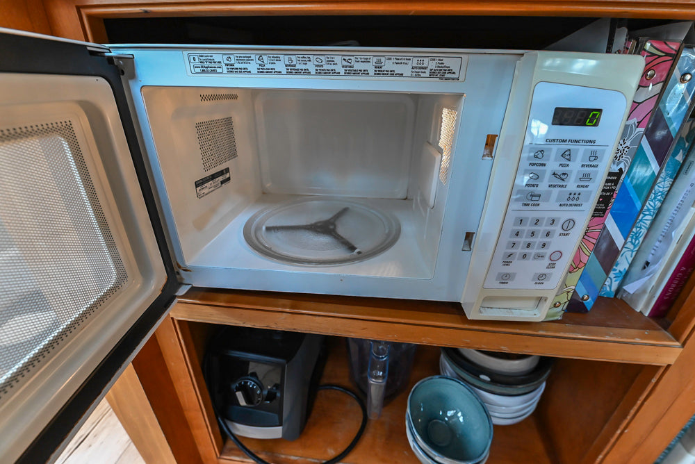 ÒThe DavenportÓ Traditional Wooden Kitchen with Island and 48" Sub-Zero Refrigerator
