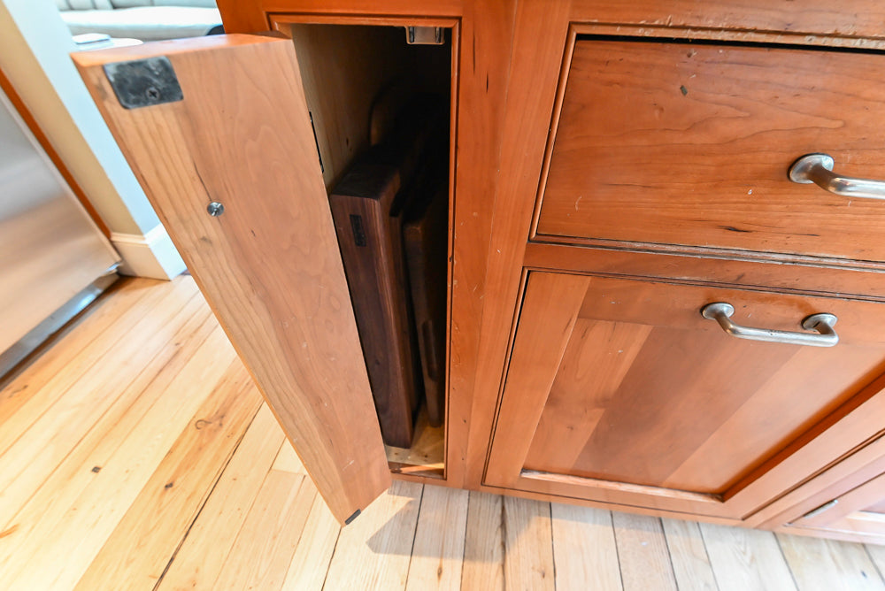ÒThe DavenportÓ Traditional Wooden Kitchen with Island and 48" Sub-Zero Refrigerator