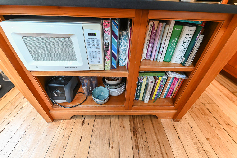 ÒThe DavenportÓ Traditional Wooden Kitchen with Island and 48" Sub-Zero Refrigerator