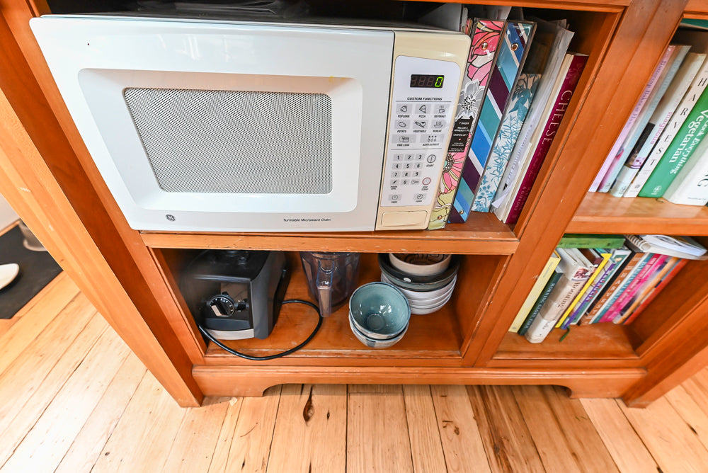 ÒThe DavenportÓ Traditional Wooden Kitchen with Island and 48" Sub-Zero Refrigerator
