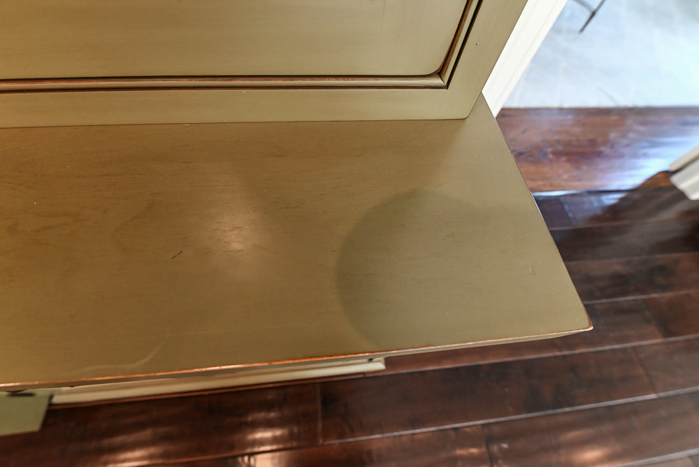ÒThe HarcourtÓ Traditional Two-Tone Distressed Kitchen with Green Island, Granite Countertops and Appliances