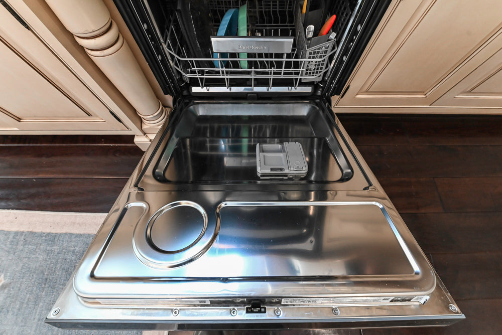 ÒThe HarcourtÓ Traditional Two-Tone Distressed Kitchen with Green Island, Granite Countertops and Appliances
