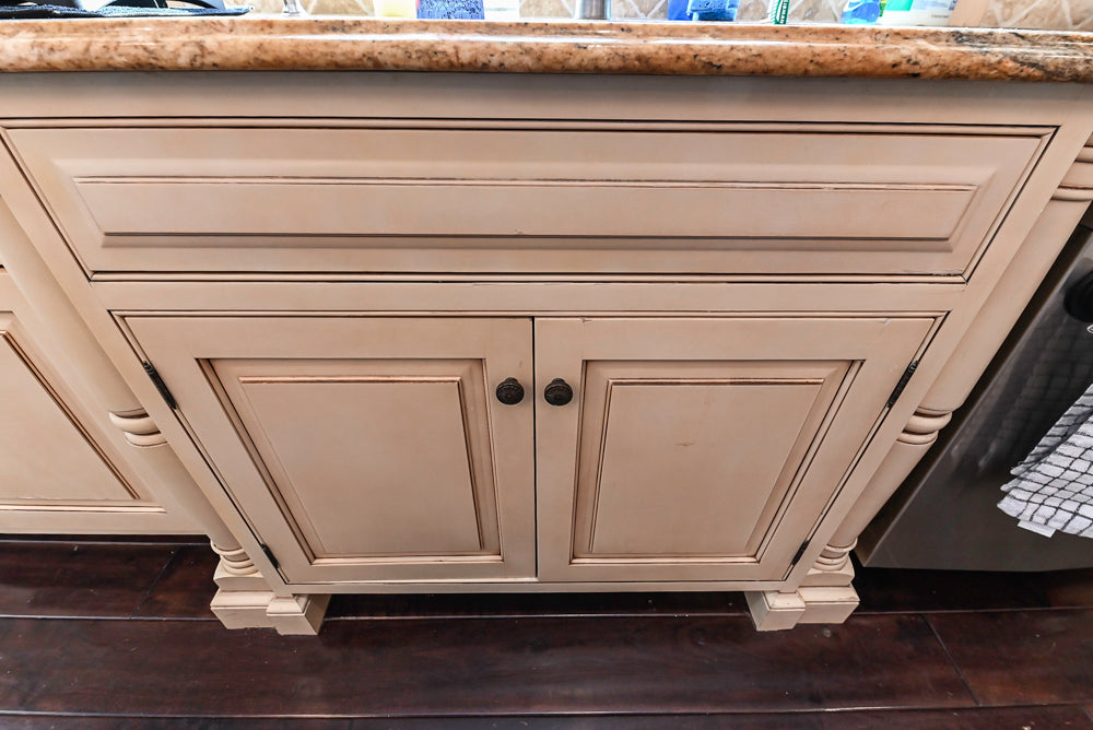 ÒThe HarcourtÓ Traditional Two-Tone Distressed Kitchen with Green Island, Granite Countertops and Appliances