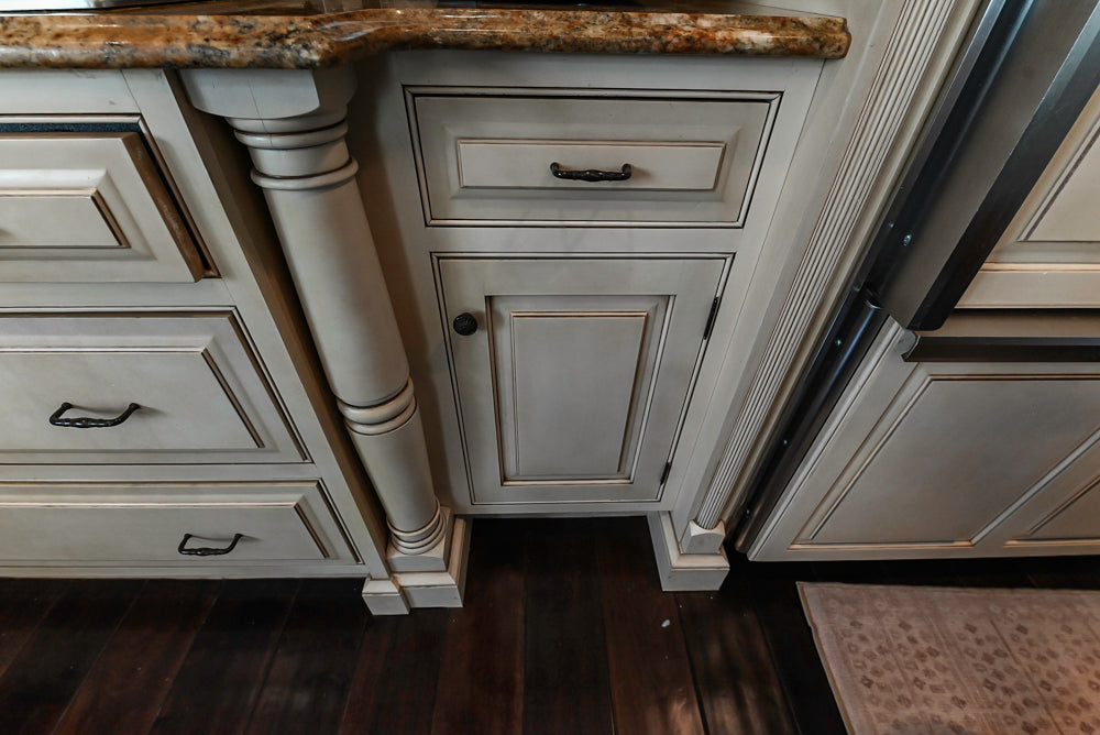 ÒThe HarcourtÓ Traditional Two-Tone Distressed Kitchen with Green Island, Granite Countertops and Appliances